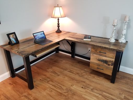 https://www.woodify.us/wp-content/uploads/Reclaimed-Wood-Office-Desk-Barnwood-Computer-Desk-Rustic-Desk-Woodify.jpg